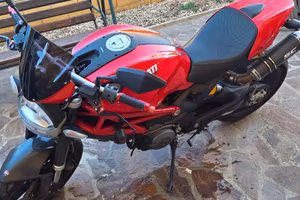 Ducati Monster 796 plus