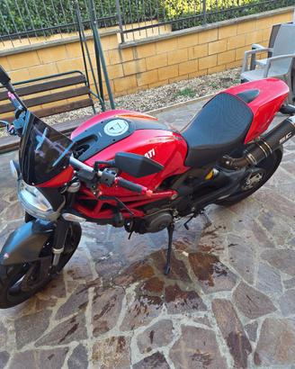 Ducati Monster 796 plus