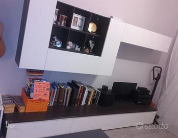 Arredamento salotto, parete attrezzata+cassettiera