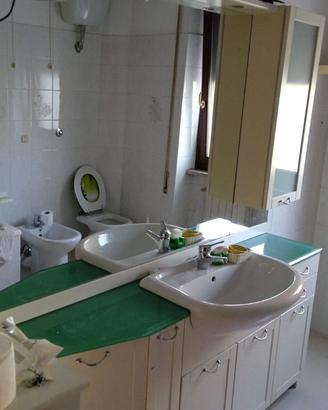 mobile bagno con specchio