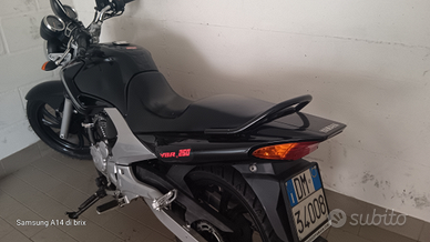 Moto Yamaha YBR 250