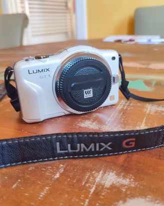 Panasonic DMC-GF3 bianca + batteria + carica batt.