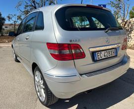 MERCEDES Classe B 180 2010 - BENZINA, NAVIGATORE