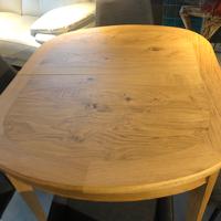 Tavoli in legno di tutti i tipi in svendita