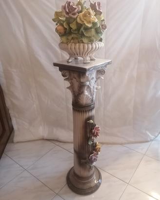 colonna in ceramica decorata