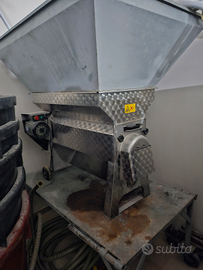 Piggiatrice per vino