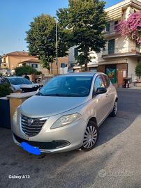 Lancia y