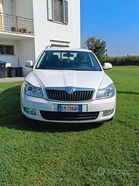 Skoda Octavia bianca 