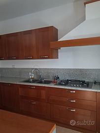 Cucina completa in ciliegio e granito