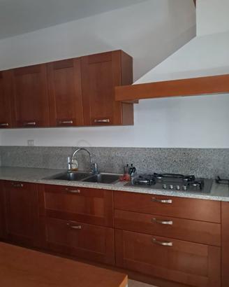 Cucina completa in ciliegio e granito