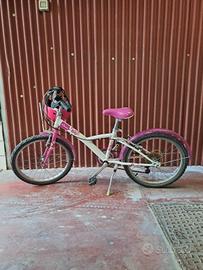 Bicicletta rosa da bambina