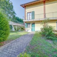 MERCALLO - VILLETTA A SCHIERA CON BOX E GIARDINO