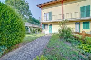 MERCALLO - VILLETTA A SCHIERA CON BOX E GIARDINO