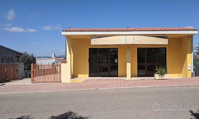 Locale commerciale con magazzino