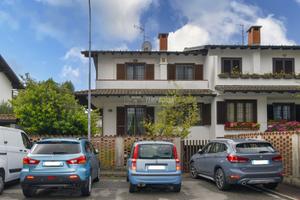 SPLENDIDA PORZIONE DI BIFAMILIARE IN CENTRO AD ASS