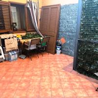 2 vani semi indipendente con terrazzino p.terra