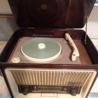 Giradischi con radio