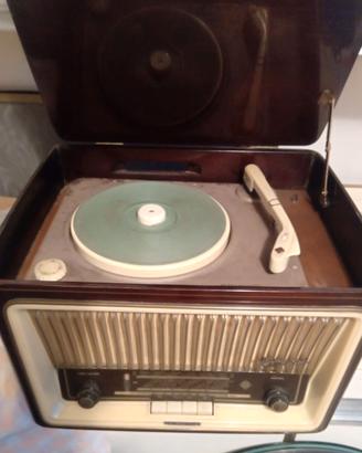 Giradischi con radio