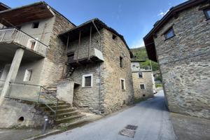 CASA SEMINDIPENDENTE A TIRANO