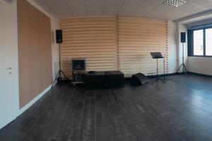 Locale artistico diurno e sala prove serale