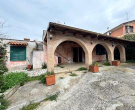 Villino indipendente unico livello con giardino