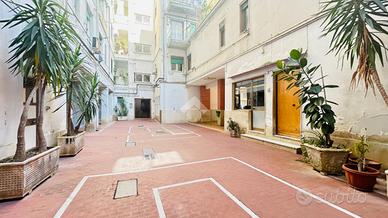 3 LOCALI A NAPOLI