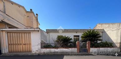 4 LOCALI A ORISTANO