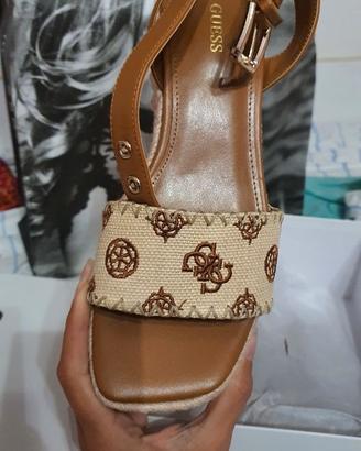 Sandali zeppa Guess