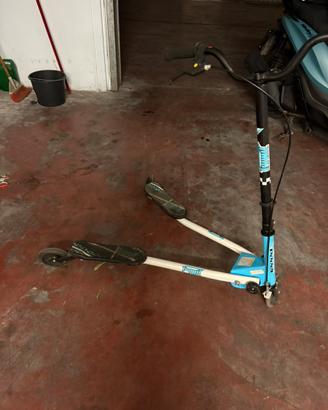 monopattino a 3 ruote