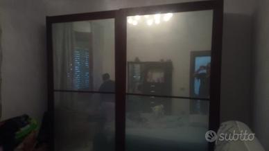 Armadio a due ante scorrevoli con specchio