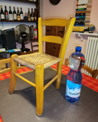 Seggiolina in legno in miniatura