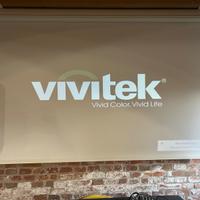 Proiettore Vivitek con schermo 100 pollici