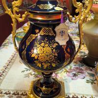 Poutiche in porcellana e bronzo