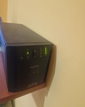 APC SMART UPS 750 VA