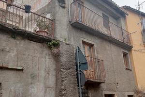 Casa libera su tre lati