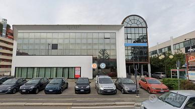 Attività / Licenza di 550 m² con 1 locale a Legnan
