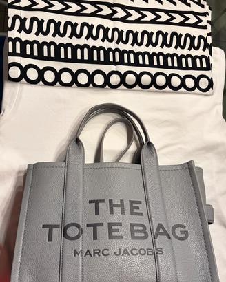 Marc Jacobs The Leather Medium Tote Bag
