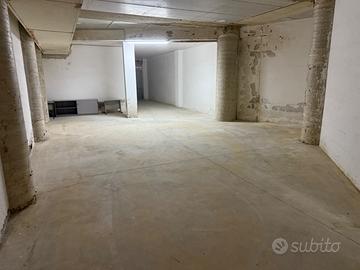 Box garage magazzino posto auto Cosenza centro