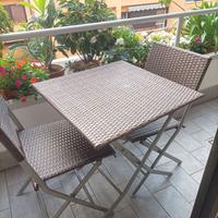 Tavolo da giardino esterno