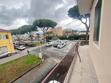 4 LOCALI A VIAREGGIO