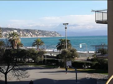 Bilocale sul mare lusso