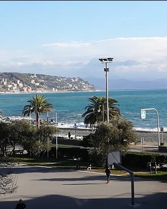 Bilocale sul mare lusso
