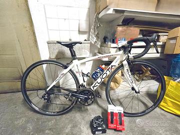 bicicletta da corsa Kuota Kharma con telaio S