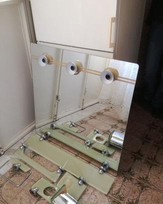 Specchio Bagno completo di tutti gli Accessori