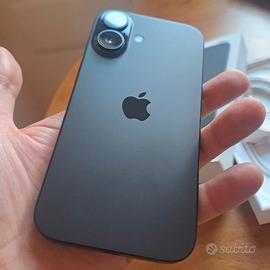 iPhone 16 black da 128gb tenuto perfettamente