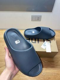 Yeezy Slides Slate Grey