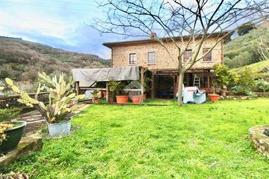 4 LOCALI A LARCIANO