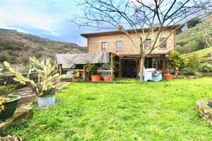 4 LOCALI A LARCIANO