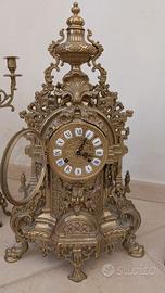 Trittico orologio e candelieri in bronzo anni 60