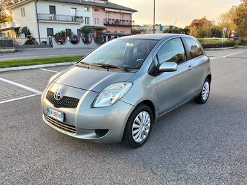 Toyota Yaris 1.0 69Cv*3P*Clima*Radio*Neopatentati